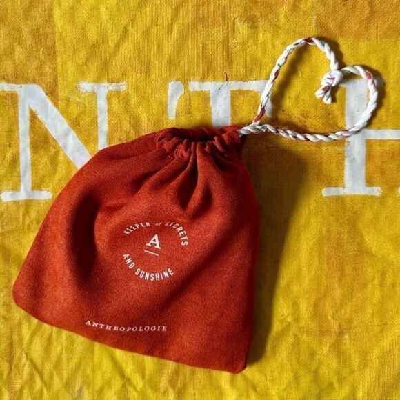 EARRINGS DANGLE CLEAR TEARDROP GOLD HOOK ANTHROPOLOGIE  NWT Anthropologie Curved Teardrop Earrings Color Gold + Jewelry Pouch